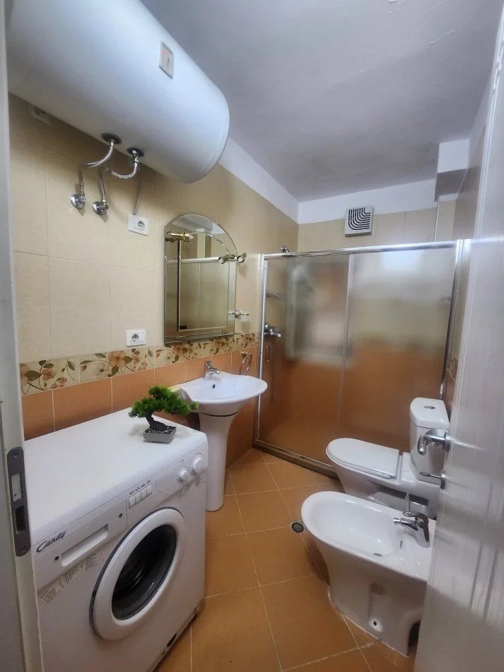 Jepet apartament me qira 2+1+1 Stadiumi Dinamo 600€