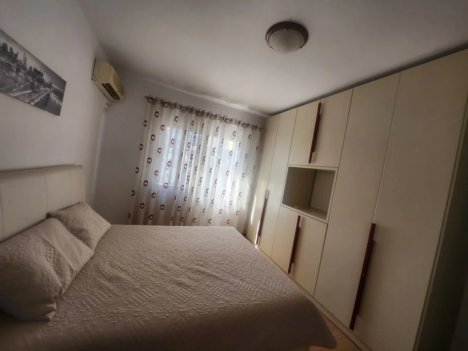 Jepet apartament me qira 2+1+1 Stadiumi Dinamo 600€