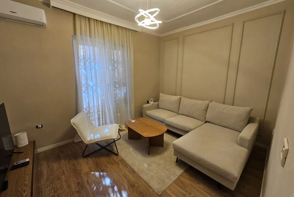 Tirane, jepet me qera apartament 1+1 Kati 1, 65 m² 550 € (Rruga e Elbasanit)
