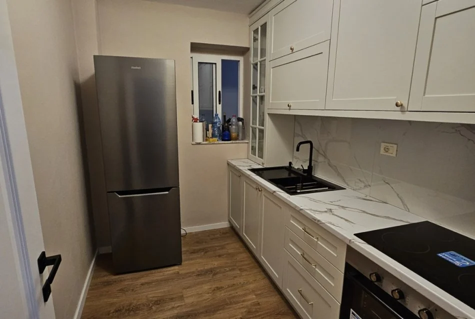 Tirane, jepet me qera apartament 1+1 Kati 1, 65 m² 550 € (Rruga e Elbasanit)