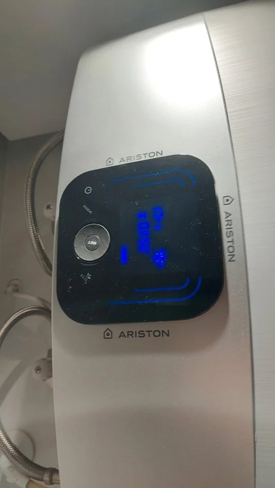 Tirane, ofroj Bolier Riparim Elektroshtepiake