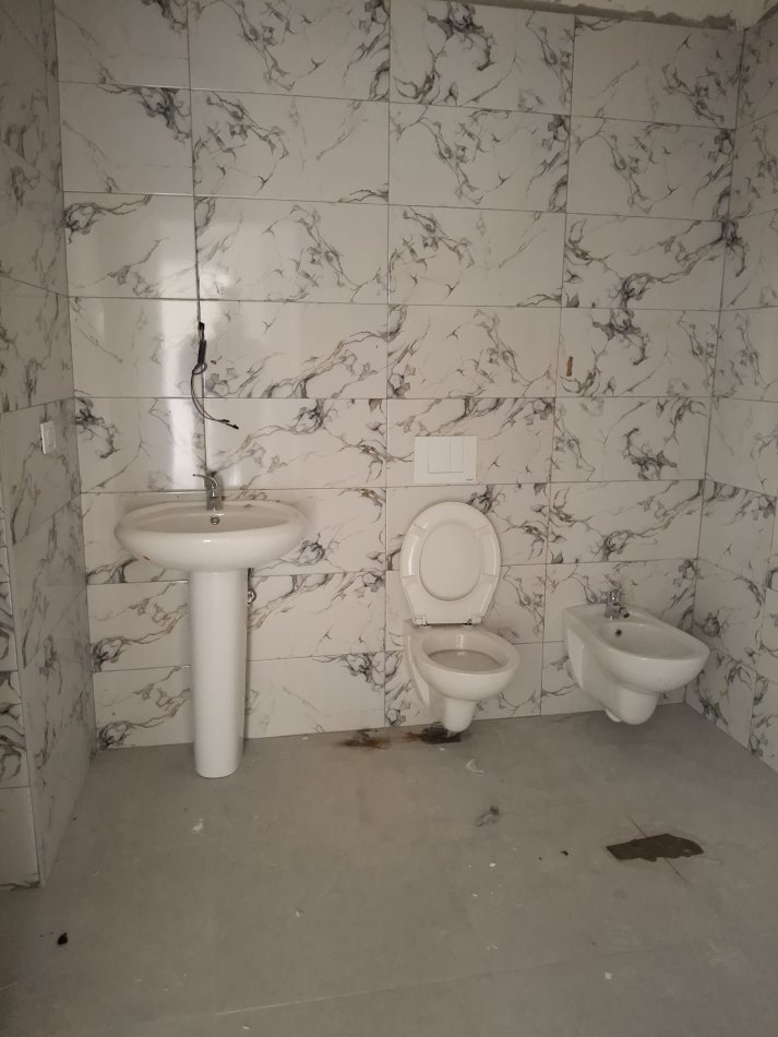 Tirane, jepet me qera apartament 1+1 Kati 3, 65 m² 250 € (Rruga ke kafja e Rremes tufin)