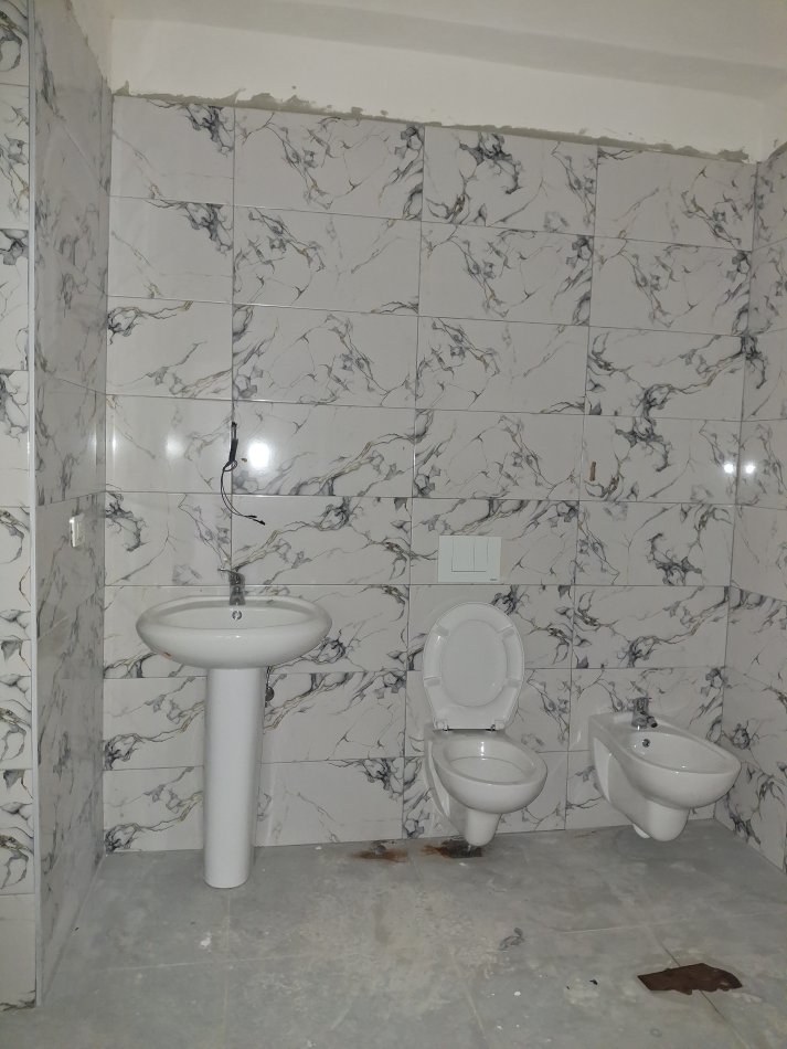 Tirane, jepet me qera apartament 1+1 Kati 3, 65 m² 250 € (Rruga ke kafja e Rremes tufin)