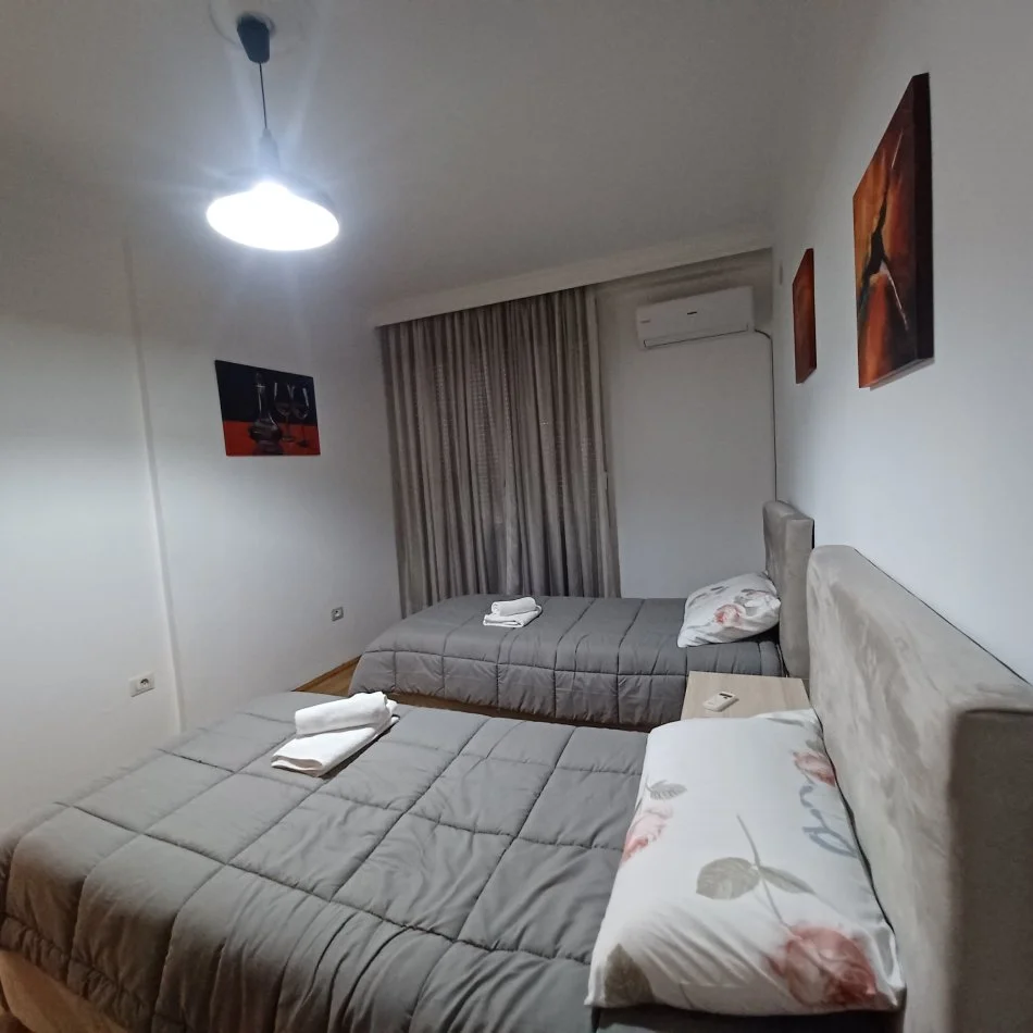 Tirane, jepet me qera apartament 2+1+Aneks+Ballkon Kati 1, 81 m² 750 € (Rruga Prokop Myzeqari)