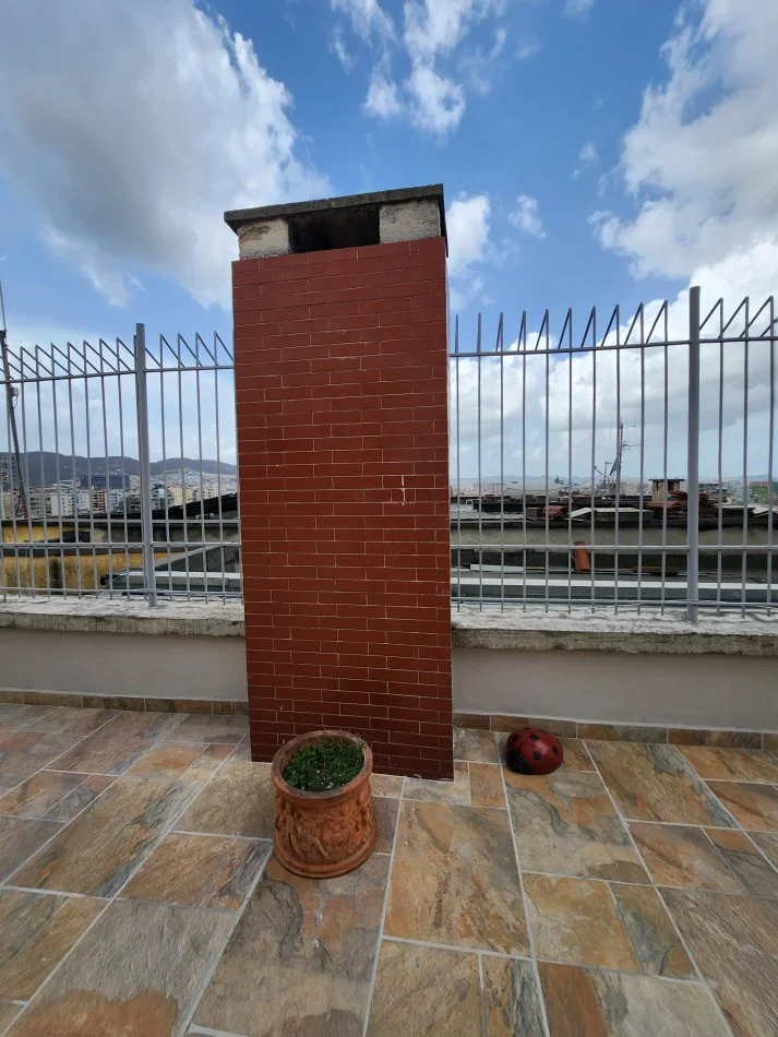 Jepet 3+1 me qira ish bllok 246 m² 1.200 € (Rr.Pjeter Bogdani)