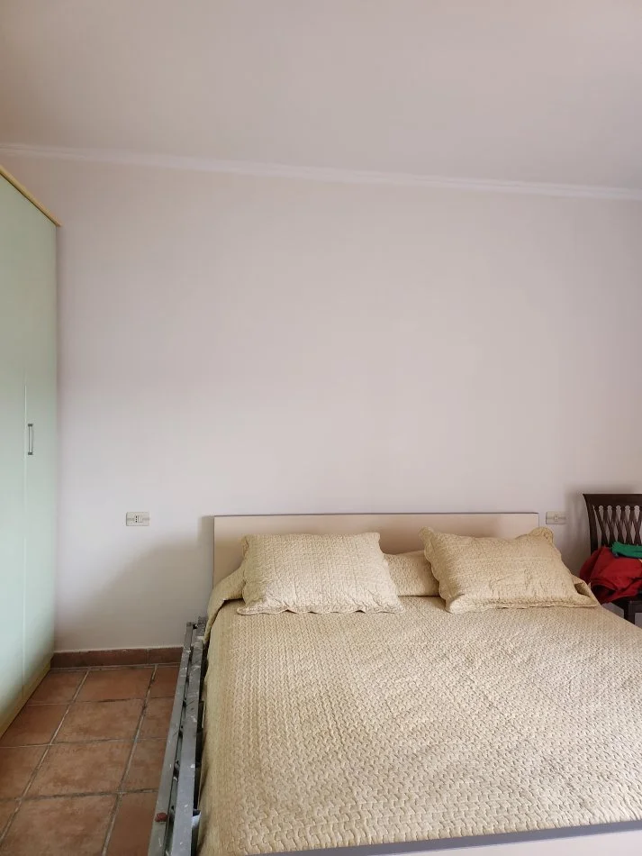 Jepet 3+1 me qira ish bllok 246 m² 1.200 € (Rr.Pjeter Bogdani)