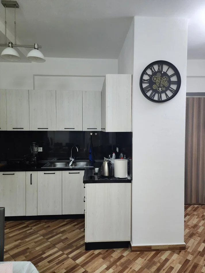 Tirane, shitet 1+1+Aneks+Ballkon Kati 3, 110.000 € (Bedri Karapici)