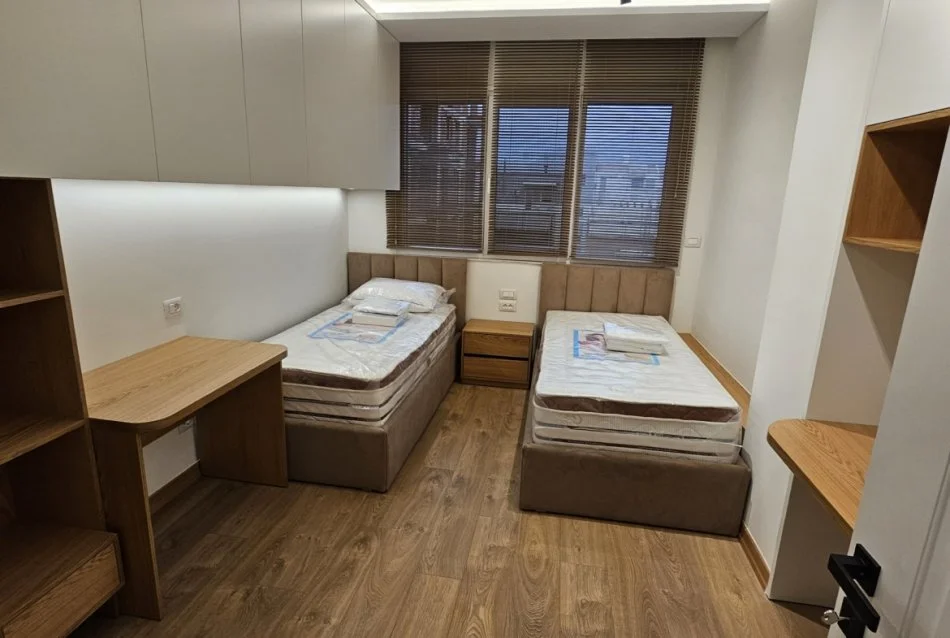 Tirane, jepet me qera apartament 2+1 Kati 2, 110 m² 1.000 € (Rruga Bilal Sina)