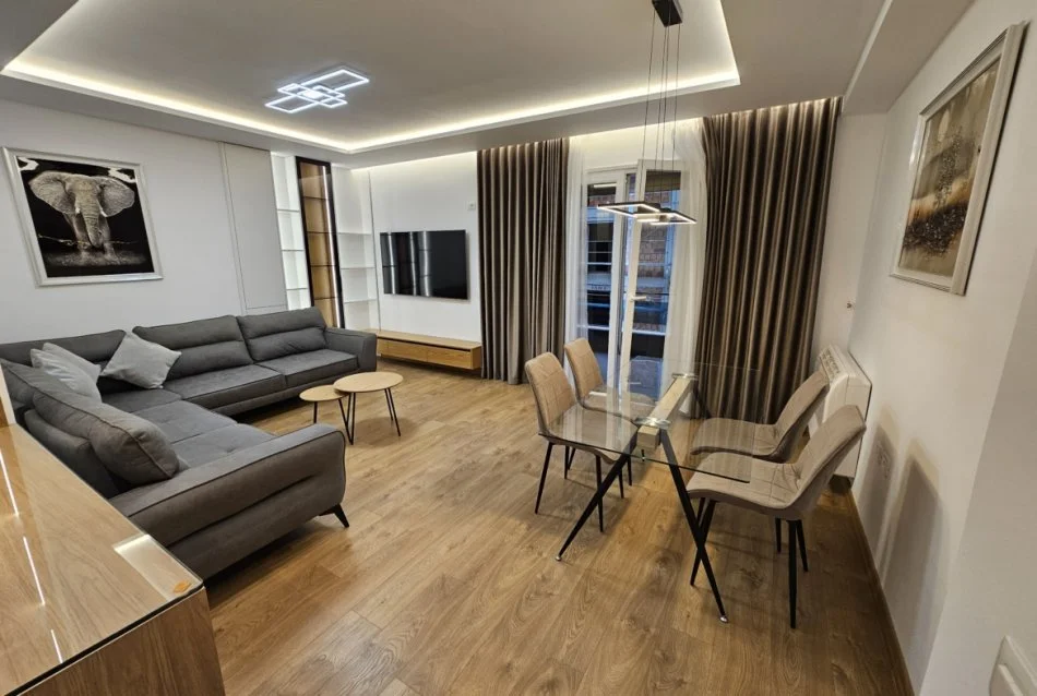 Tirane, jepet me qera apartament 2+1 Kati 2, 110 m² 1.000 € (Rruga Bilal Sina)