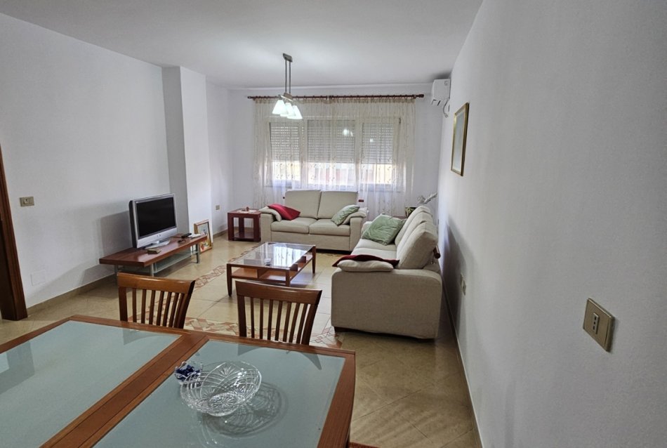 Tirane, jepet me qera apartament 2+1 Kati 6, 110 m² 700 € (Rruga Sami Frasheri)