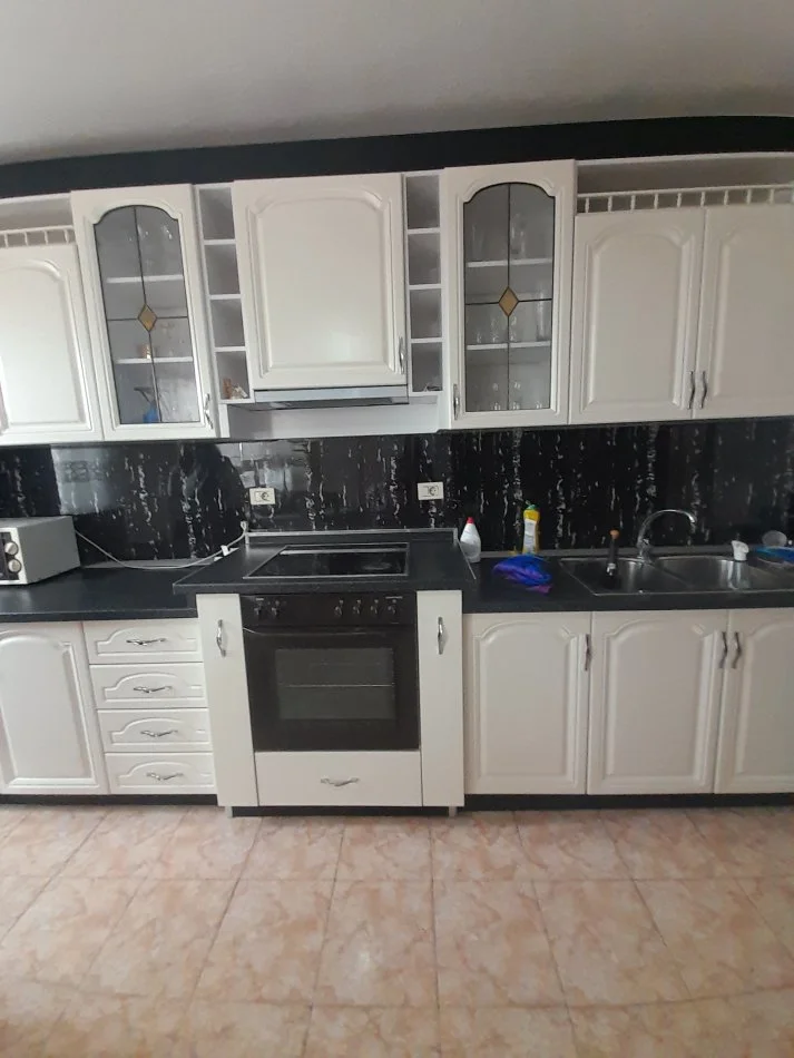 Tirane, jepet me qera apartament 2+1+Ballkon Kati 9, 120 m² 600 € (irfan tomini)