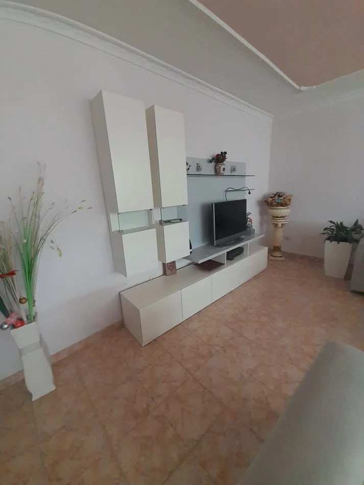 Tirane, jepet me qera apartament 2+1+Ballkon Kati 9, 120 m² 600 € (irfan tomini)