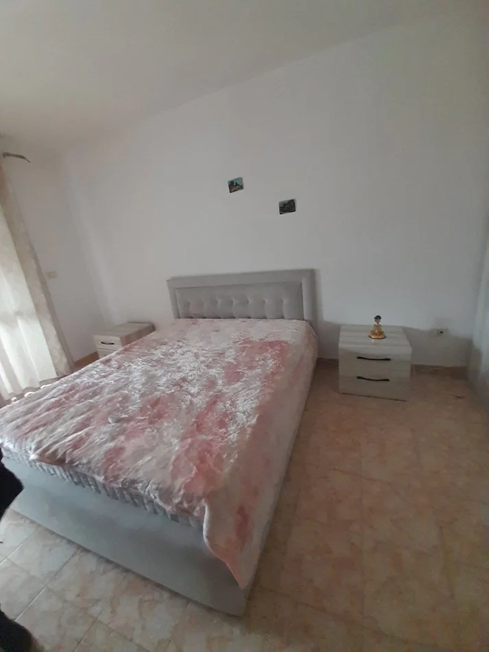 Tirane, jepet me qera apartament 2+1+Ballkon Kati 9, 120 m² 600 € (irfan tomini)