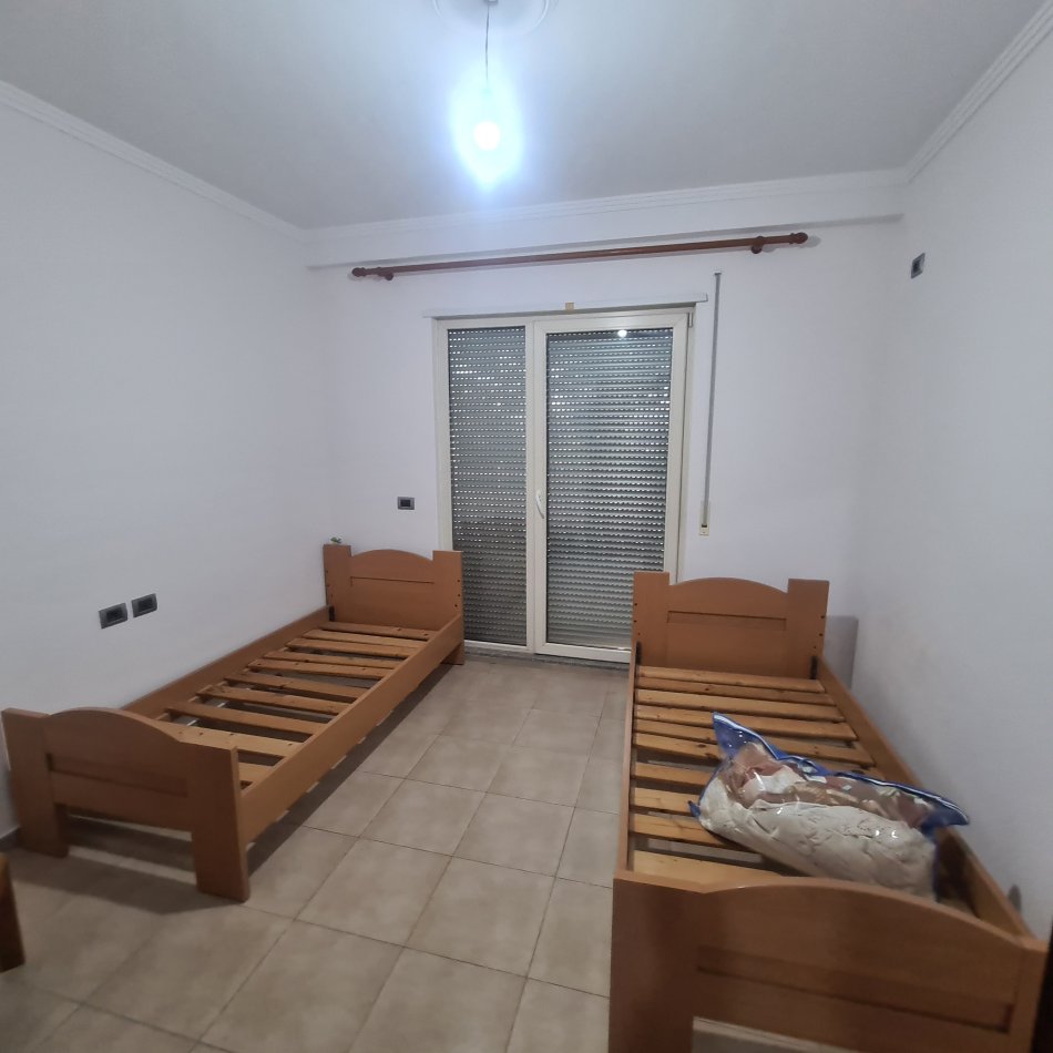 Tirane, jap me qera apartament 2+1+Ballkon Kati 3, 98 m² 350 € (Fresk)