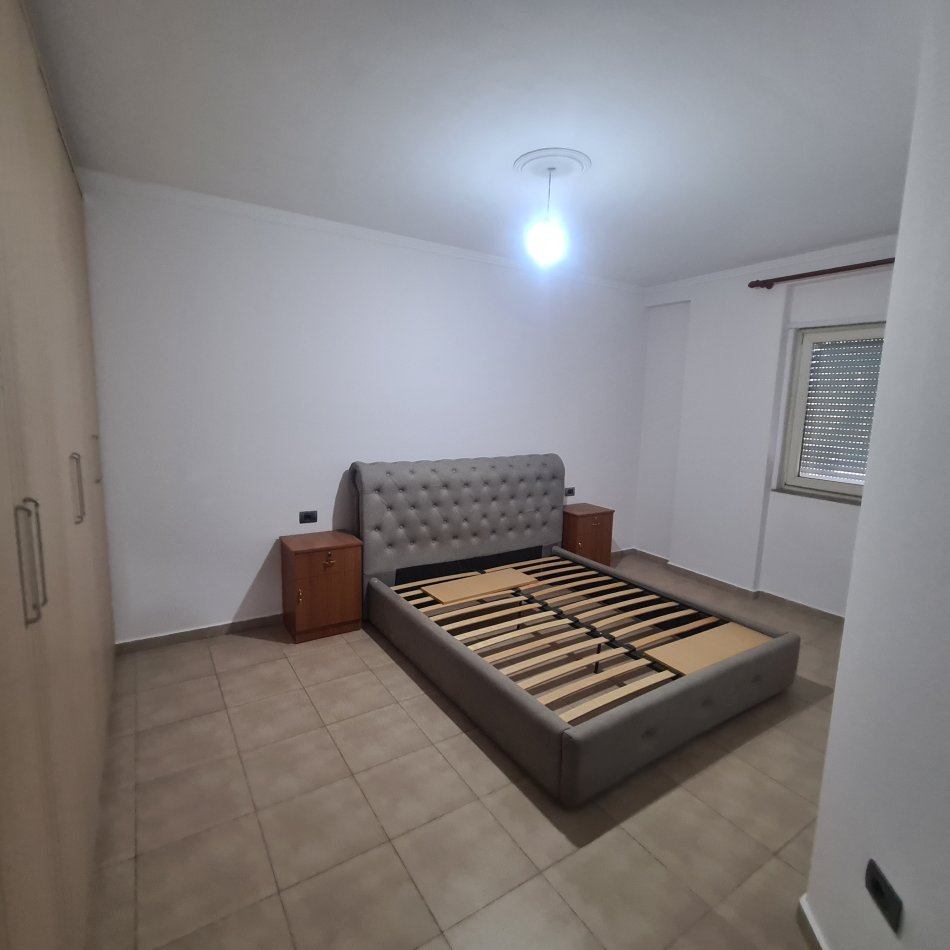 Tirane, jap me qera apartament 2+1+Ballkon Kati 3, 98 m² 350 € (Fresk)