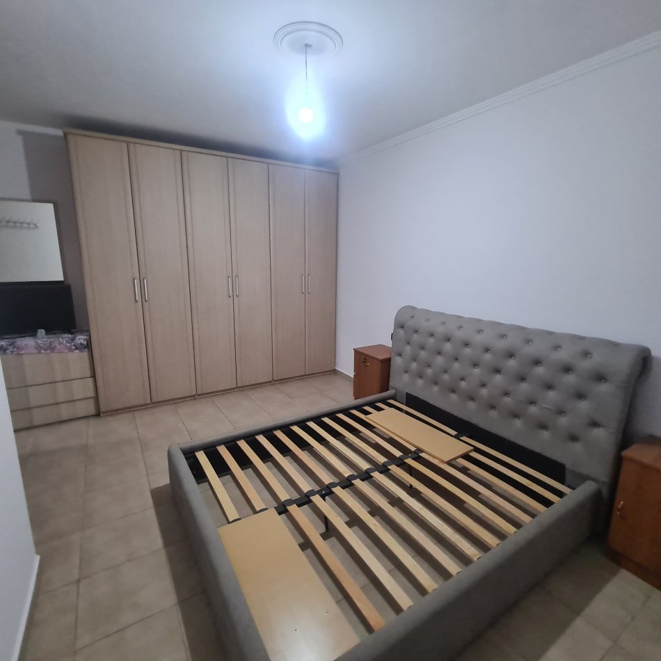 Tirane, jap me qera apartament 2+1+Ballkon Kati 3, 98 m² 350 € (Fresk)