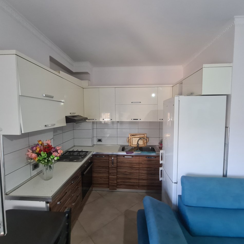 Tirane, jap me qera apartament 2+1+Ballkon Kati 3, 98 m² 350 € (Fresk)
