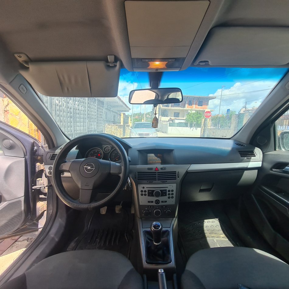 Tirane, shes Opel Astra Nafte, gri e erret manuale Kondicio,2300 € (i negociueshem pasi te shihet makina) 230.000 km