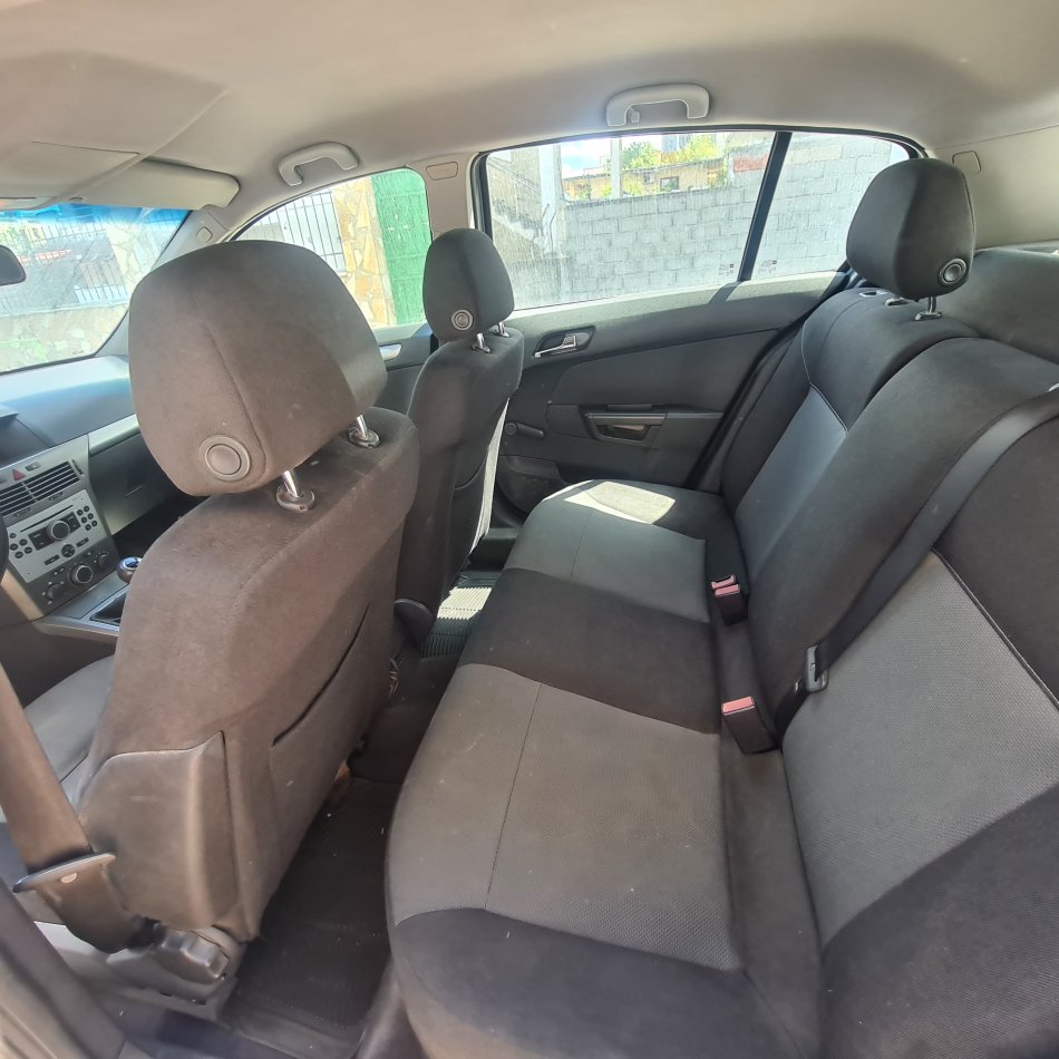 Tirane, shes Opel Astra Nafte, gri e erret manuale Kondicio,2300 € (i negociueshem pasi te shihet makina) 230.000 km