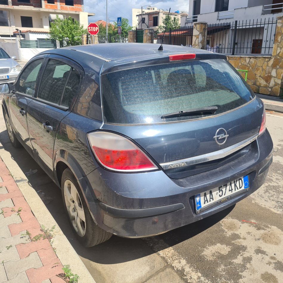 Tirane, shes Opel Astra Nafte, gri e erret manuale Kondicio,2300 € (i negociueshem pasi te shihet makina) 230.000 km