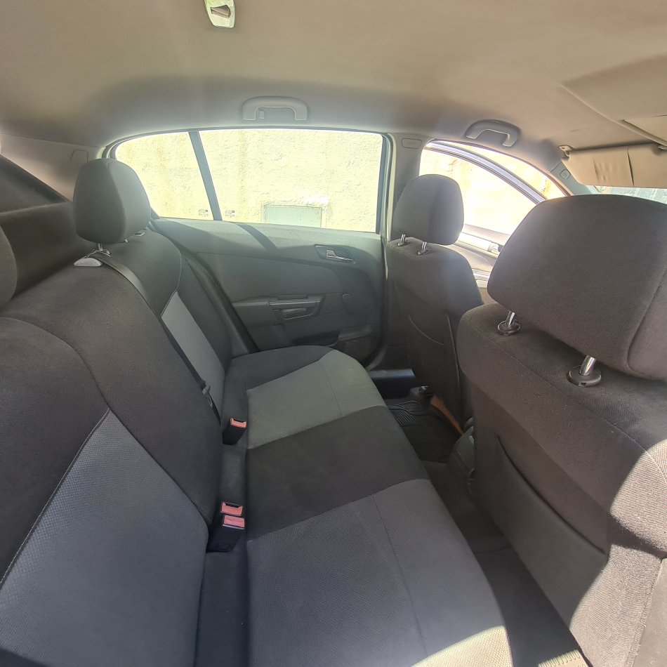 Tirane, shes Opel Astra Nafte, gri e erret manuale Kondicio,2300 € (i negociueshem pasi te shihet makina) 230.000 km