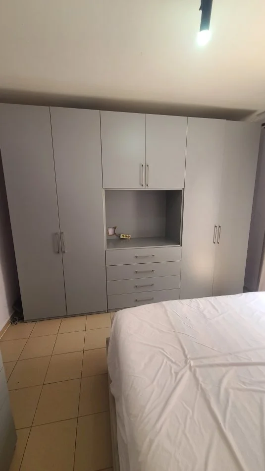 Tirane, shes Mobilje&amp; Elektroshtepiakebte perdorura ne gjendje shume te mire 1 €