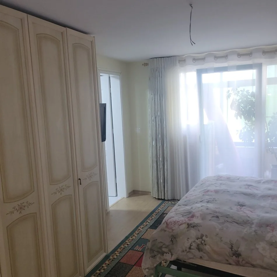 Tirane, shes apartament 2+1+2 tualete+2 Ballkone Kati 2, 195.000 € (ish tregu elektrik)