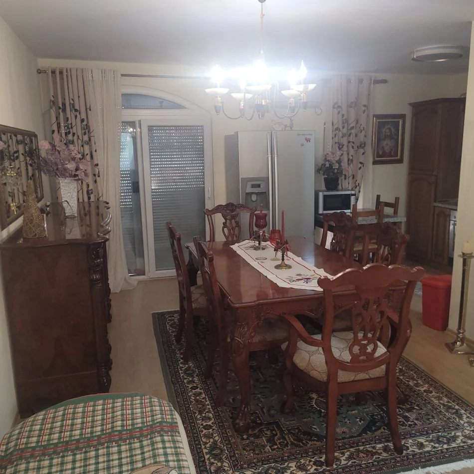 Tirane, shes apartament 2+1+2 tualete+2 Ballkone Kati 2, 195.000 € (ish tregu elektrik)