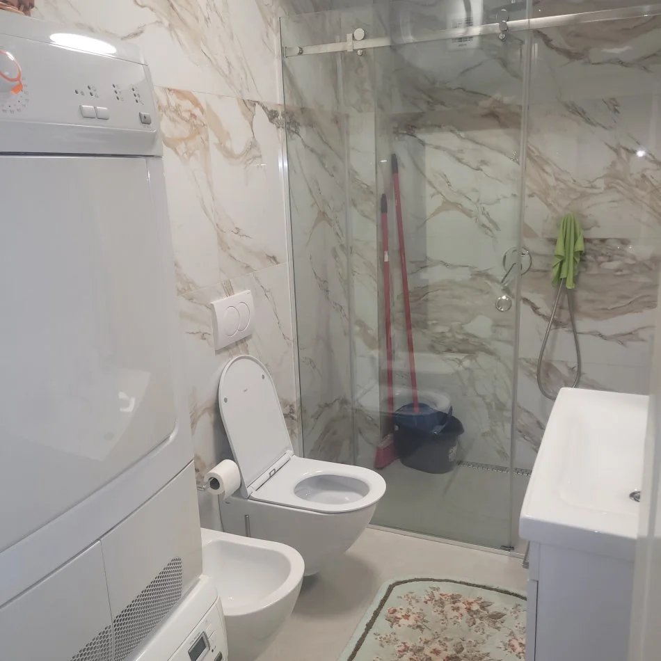 Tirane, shes apartament 2+1+2 tualete+2 Ballkone Kati 2, 195.000 € (ish tregu elektrik)