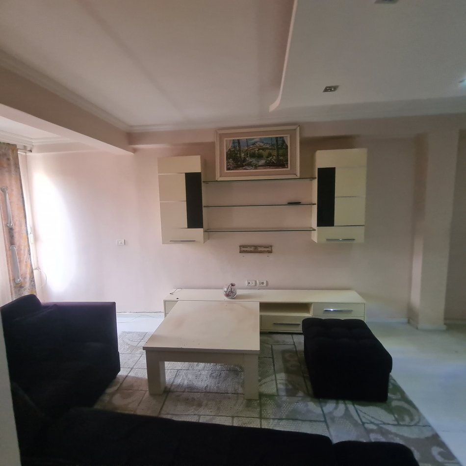 Tirane, shes apartament 2+1+Ballkon Kati 4, 103 m² 103.000 € (Rruga e Dajtit)
