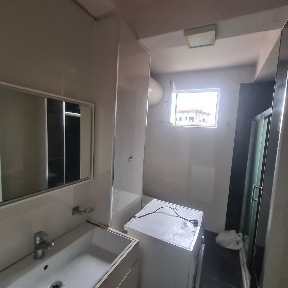 Tirane, shes apartament 2+1+Ballkon Kati 4, 103 m² 103.000 € (Rruga e Dajtit)