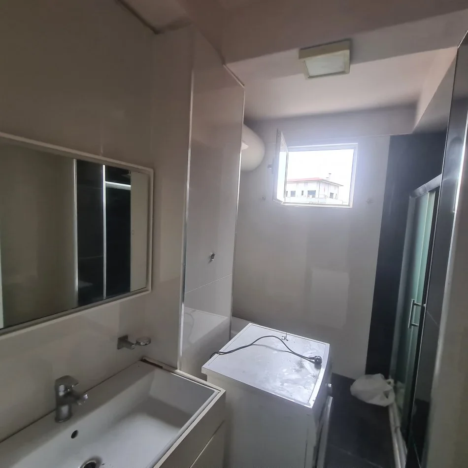 Tirane, shes apartament 2+1+Ballkon Kati 4 pa ashensor, cmimi 120.000 € (Rruga e Dajtit)