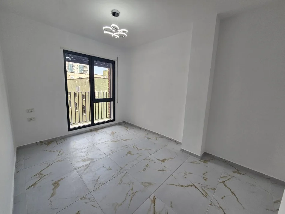 ISH TREGU ELEKTRIK, JEPET ME QERA APARTAMENT 2+1+GARAZH
