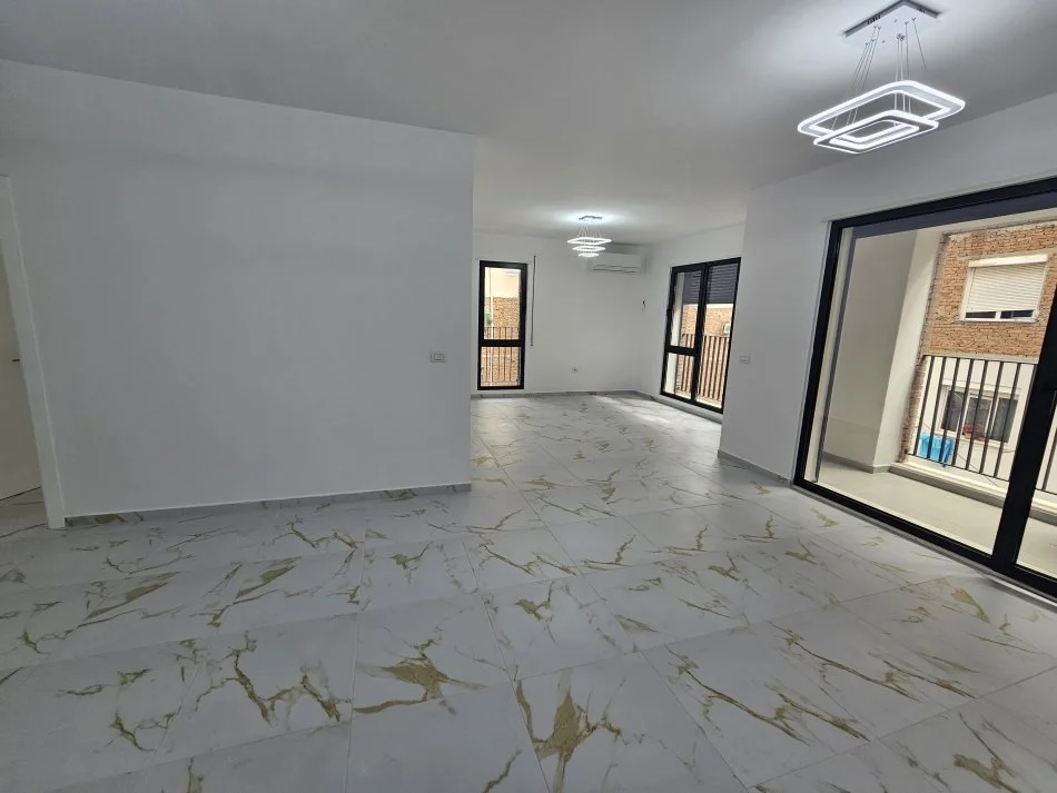 ISH TREGU ELEKTRIK, JEPET ME QERA APARTAMENT 2+1+GARAZH