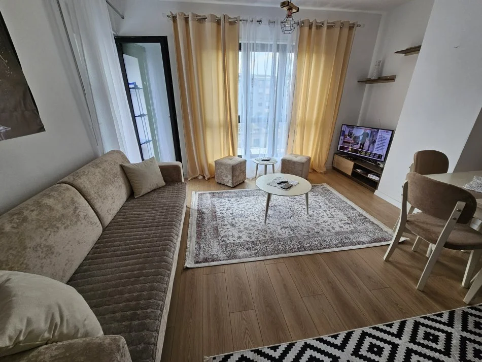 Tirane, jepet me qera apartament 1+1+Ballkon Kati 3, 62 m² 600 € (Rruga Medar Shtylla)