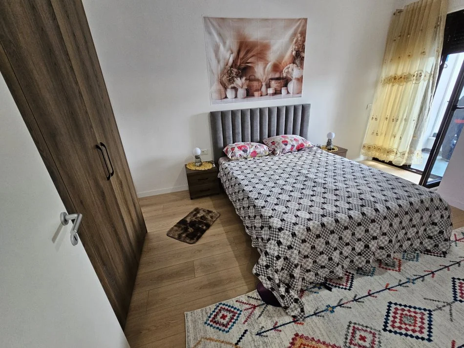 Tirane, jepet me qera apartament 1+1+Ballkon Kati 3, 62 m² 600 € (Rruga Medar Shtylla)
