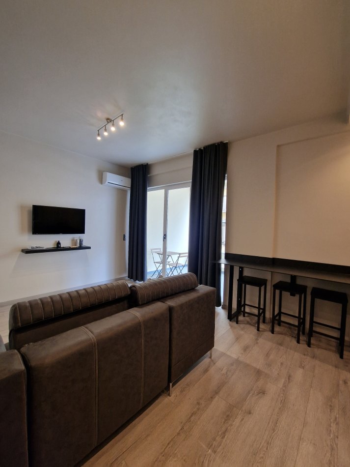 Tirane, jepet me qera apartament 1+1+Ballkon Kati 2, 50 m² 600 € (Rruga Bilal Sina)