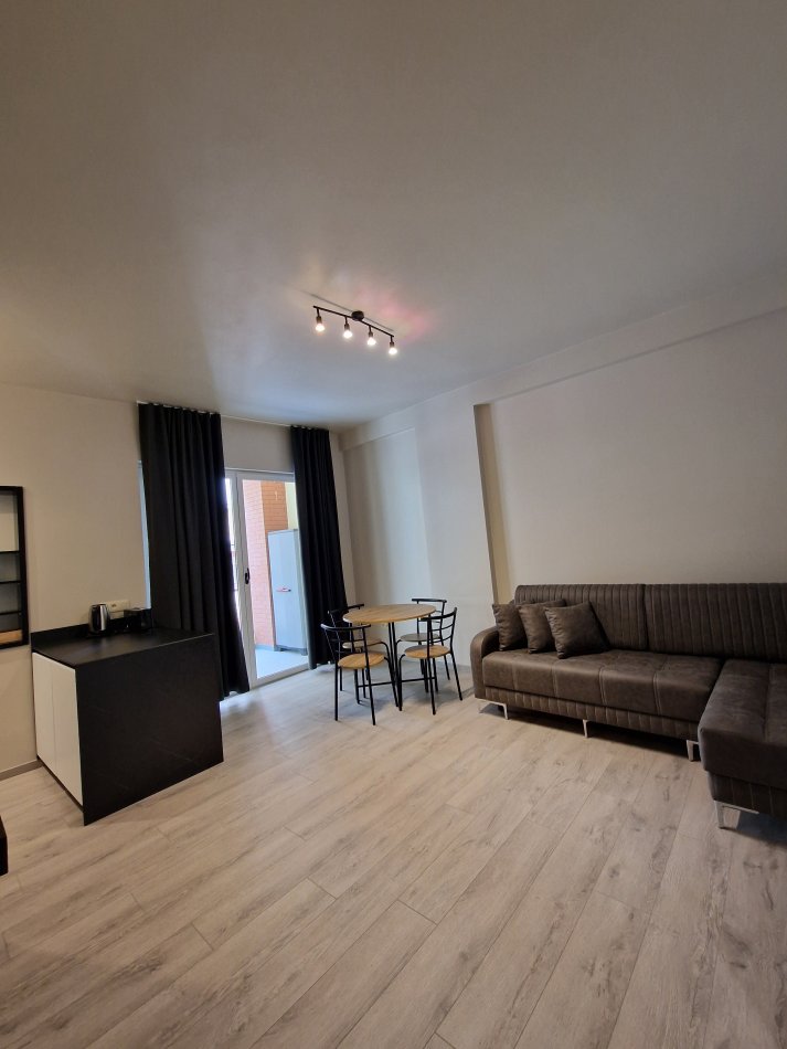 Tirane, jepet me qera apartament 1+1+Ballkon Kati 2, 65 m² 700 € (Rruga Bilal Sina)
