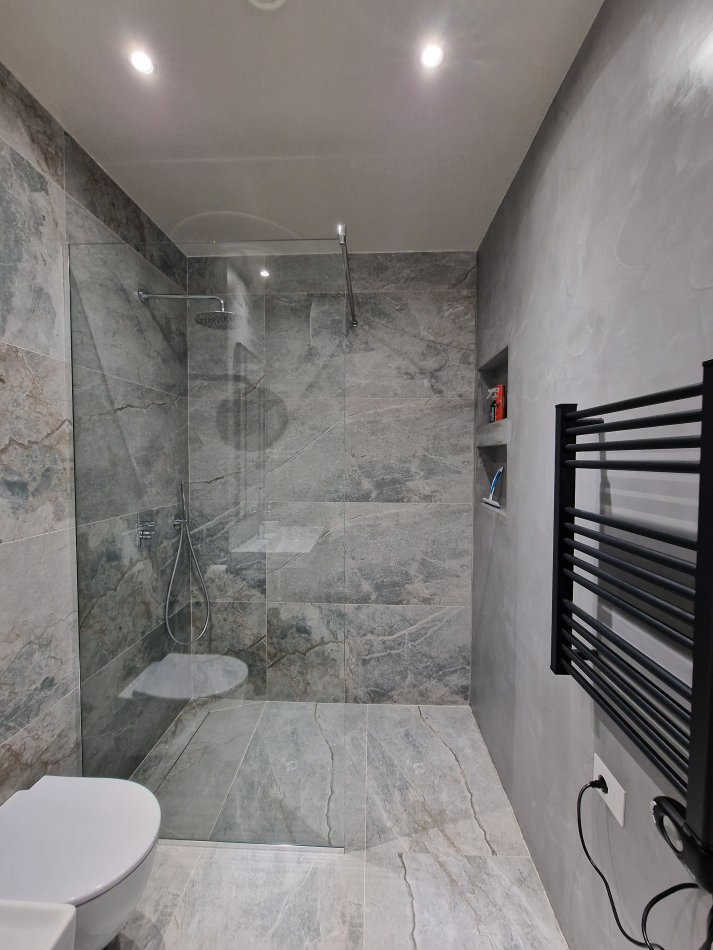 Tirane, jepet me qera apartament 1+1+Ballkon Kati 2, 65 m² 700 € (Rruga Bilal Sina)
