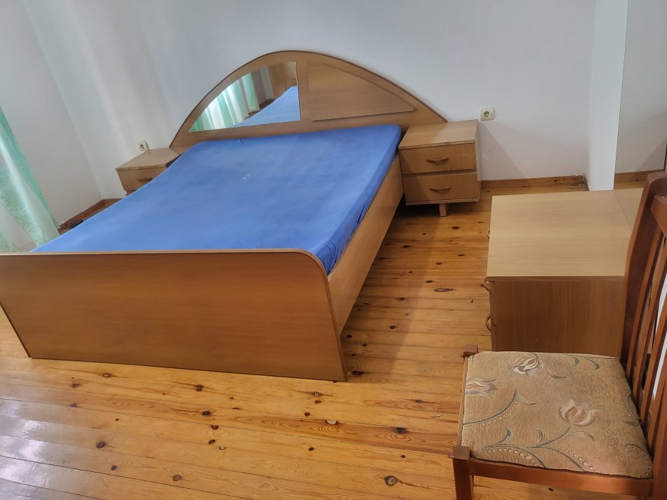 Tirane, jepet me qera apartament 2+1+Ballkon Kati 1, 100 m² 400 € (Rruga 3 vellezerit Kondi)