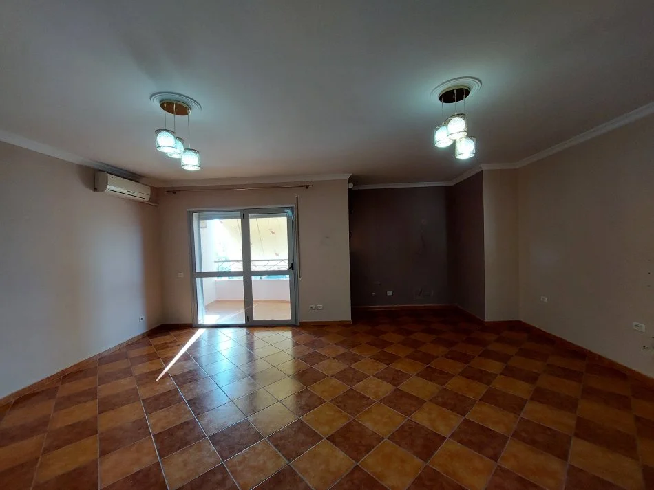 Vlore, shitet apartament 2+1 Kati 7, 119 m² 180.000 € 