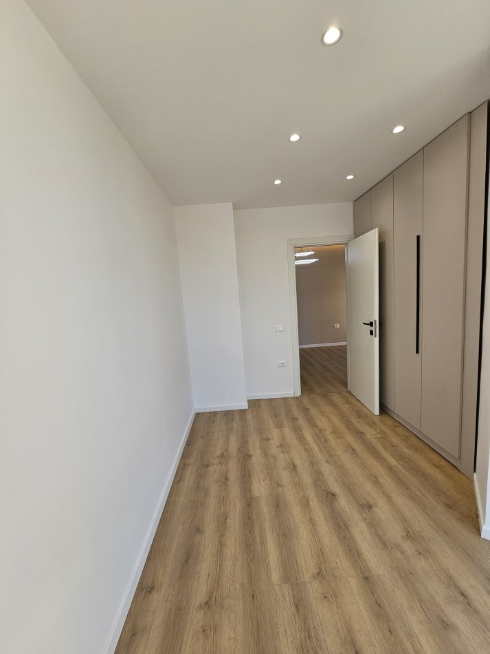 Tirane, shitet apartament 2+1+Aneks+Ballkon Kati 4, 79 m² 195.000 € (Hoxhë Vokrri)