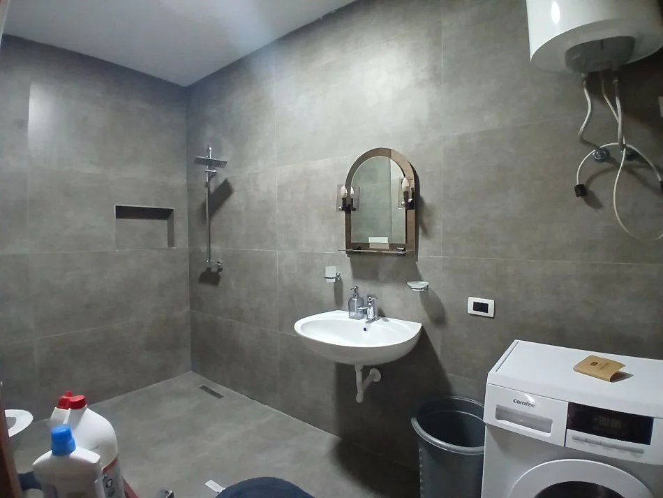 Tirane, jepet me qera 1+1+Ballkon Kati 7, 70 m² 450 € (Don bosko)