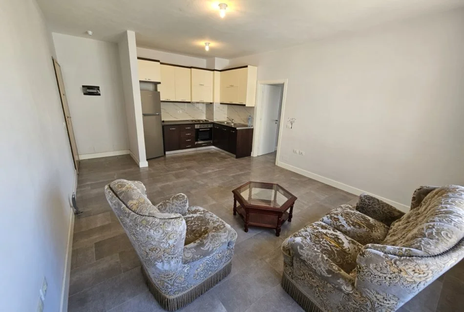 Tirane, jepet me qera apartament 2+1 Kati 3, 100 m² 270 € (Rruga e Dajtit)