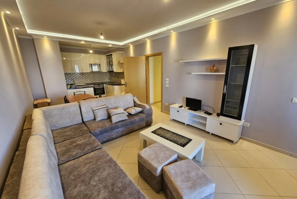 Tirane, jepet me qera apartament 2+1 Kati 4, 114 m² 490 € (Rruga Teodor Keko)