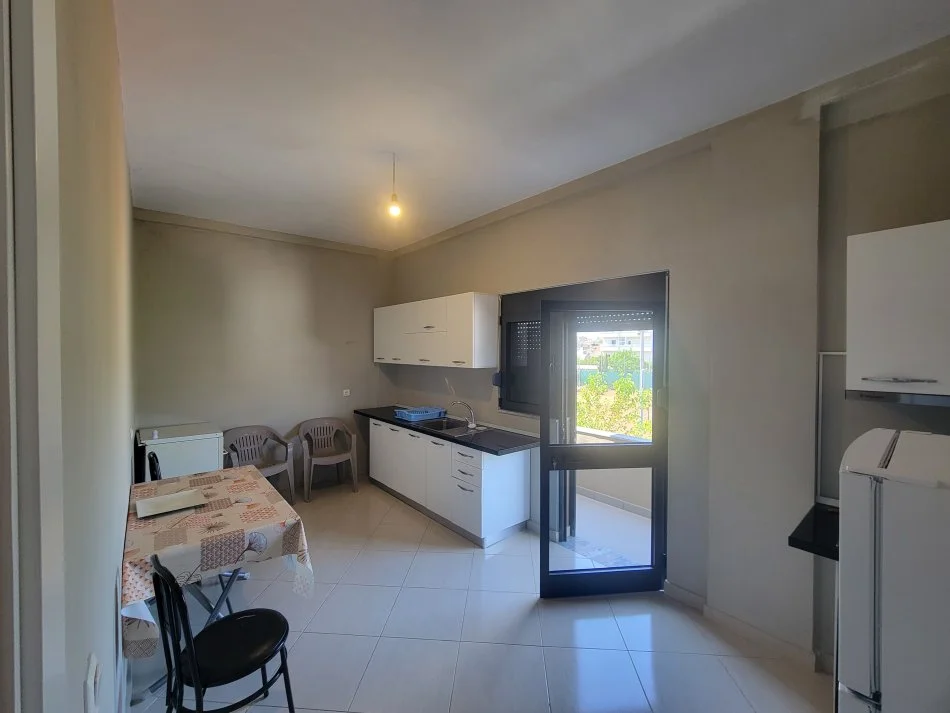 Tirane, jepet me qera shtepi 2+1+Ballkon Kati 2, 120 m² 400 € (Rruga Celo Sinani)