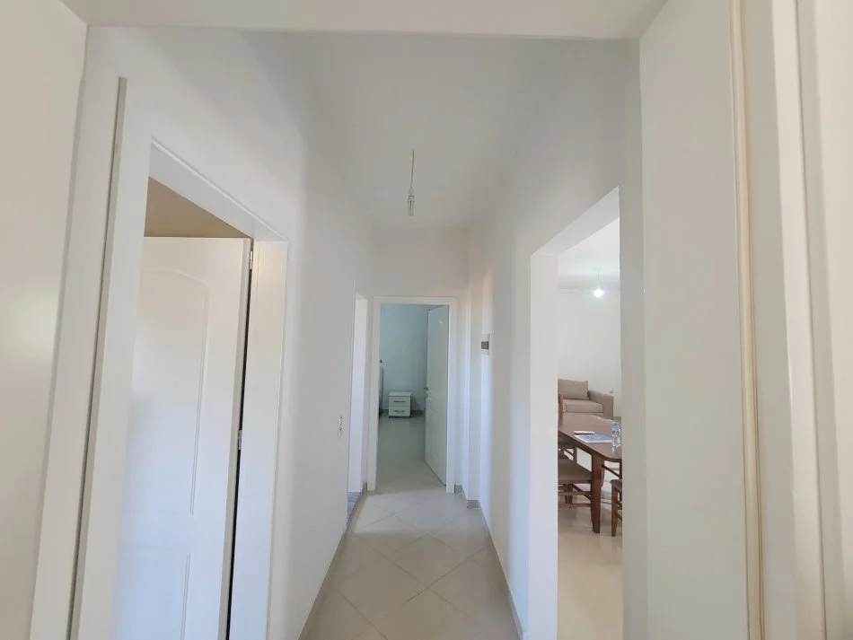 Tirane, jepet me qera shtepi 2+1+Ballkon Kati 2, 120 m² 400 € (Rruga Celo Sinani)