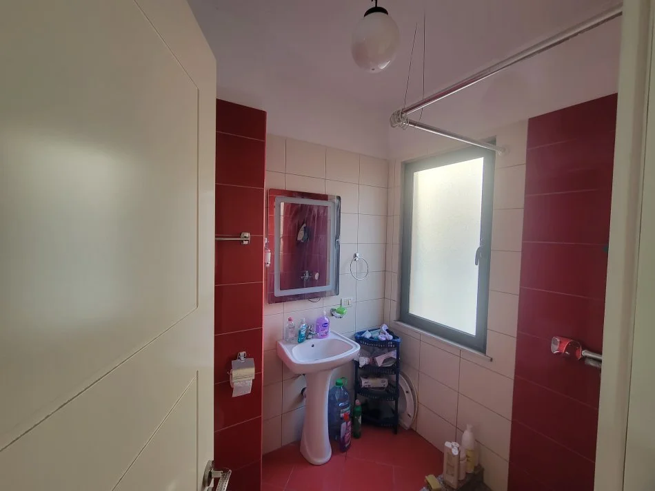 Tirane, shitet 2+1+Ballkon Kati 5, 98 m² 148.000 € (Teodor Keko Astir)