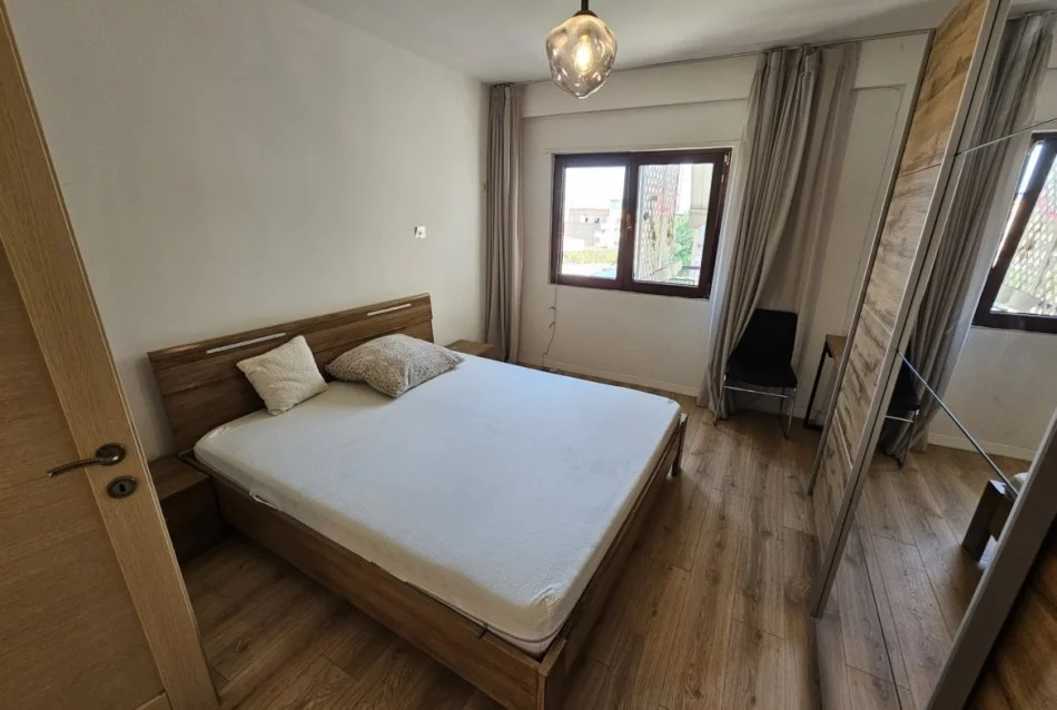 Tirane, jepet me qera apartament 2+1 , 800 € (Rruga Shyqyri Brari)