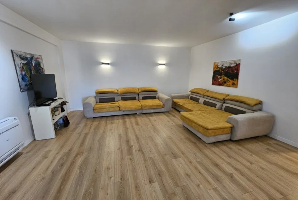 Tirane, jepet me qera apartament 2+1 , 800 € (Rruga Shyqyri Brari)